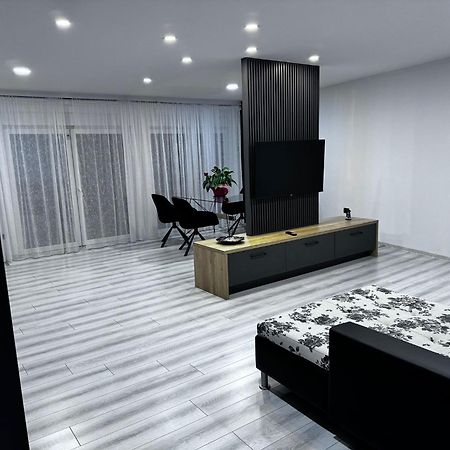 Whitehouse2 Apartment อาราด ภายนอก รูปภาพ